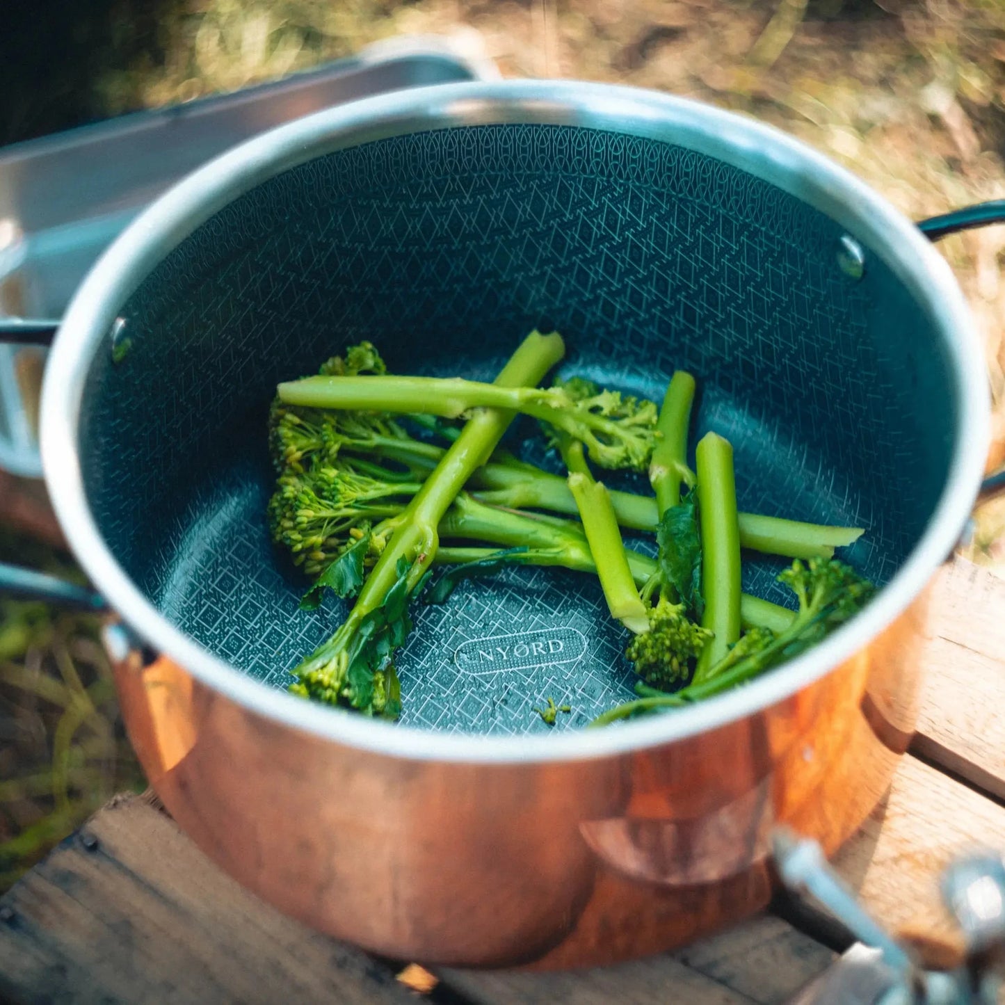 Kupfer Topf mit Gemüse