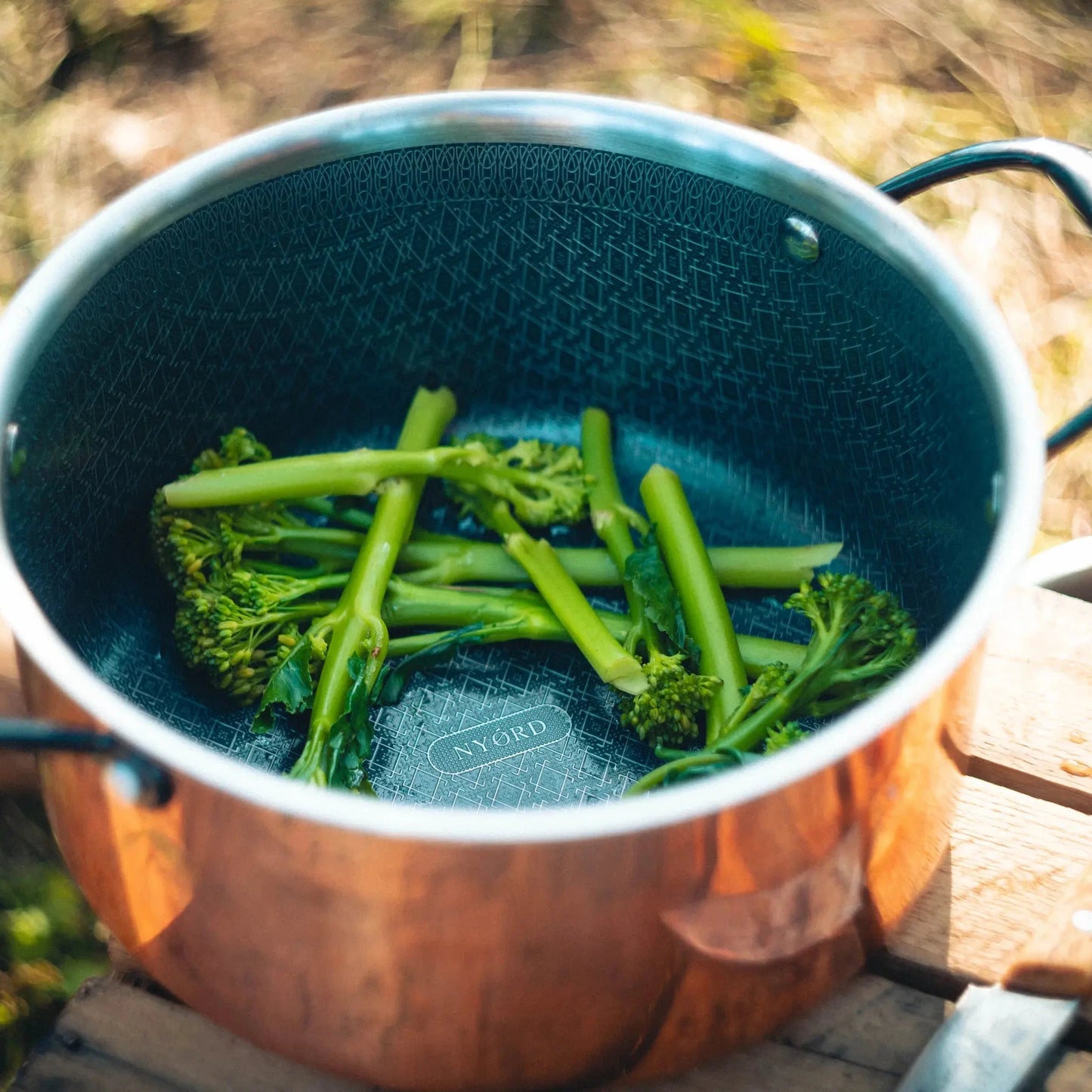 NYORD Kupfertöpfe mit Gemüse