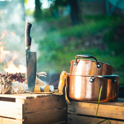 Kupfertopf und Damast Messer